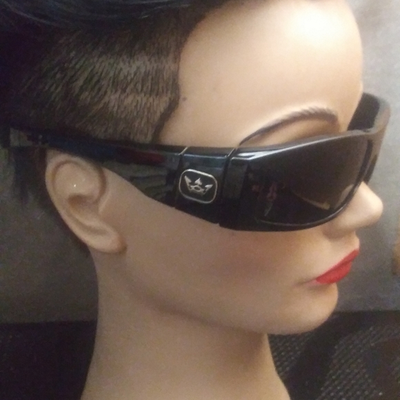 Three crowns sunglasses - Picture 2 of 3